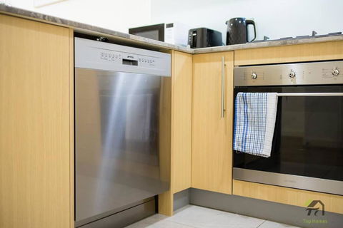 Entire 2 Bedroom In The Heart Of Wolli Creek - Accommodation Georgetown 3