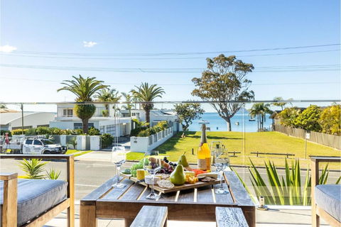 Escape On Wanda, 188 Soldiers Point Rd - Spectacular Views, Ducted Air Con, WiFi - Accommodation Georgetown 1