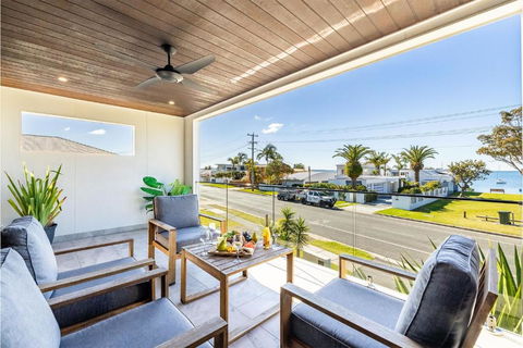 Escape On Wanda, 188 Soldiers Point Rd - Spectacular Views, Ducted Air Con, WiFi - Accommodation Georgetown 2