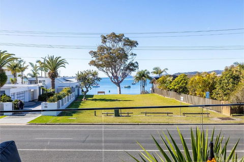 Escape On Wanda, 188 Soldiers Point Rd - Spectacular Views, Ducted Air Con, WiFi - Accommodation Georgetown 0