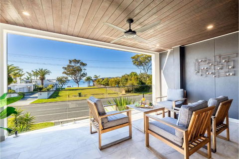 Escape On Wanda, 188 Soldiers Point Rd - Spectacular Views, Ducted Air Con, WiFi - Accommodation Georgetown 3