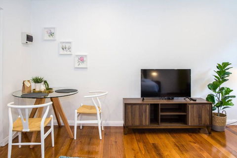 Esperanza Gardens - A Stylish Victorian Studio - Accommodation Georgetown 2
