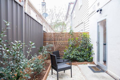 Esperanza Gardens - A Stylish Victorian Studio - Accommodation Georgetown 4
