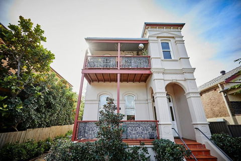 Esperanza Gardens - A Stylish Victorian Studio - Accommodation Georgetown 0