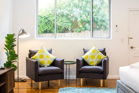 Esperanza Gardens - A Stylish Victorian Studio - Accommodation Georgetown 3
