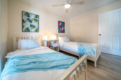 Essence Of The Sea - 4BR Family Home, Views, Fire - Accommodation Georgetown 2