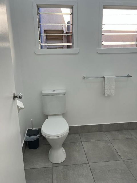 Essex Court - Beach House Motel - Accommodation Georgetown 1