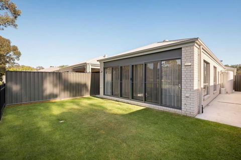 Eve House 2 Thurgoona - Accommodation Georgetown 2