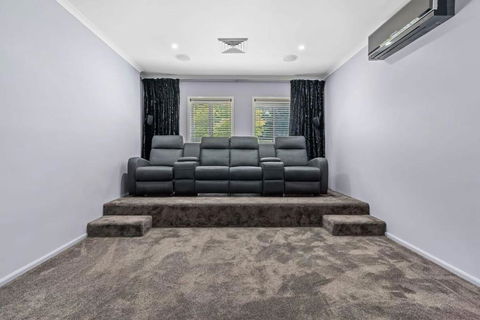 Exclusive Luxury Oasis Tumbi Umbi NSW - Accommodation Georgetown 2