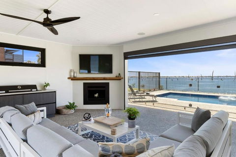 Elements On The Waters Edge, Woodlands - Accommodation Georgetown 3