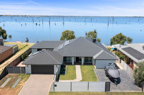 Elements On The Waters Edge, Woodlands - Accommodation Georgetown 4