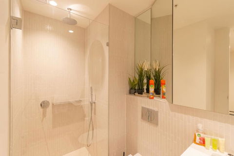 Essence Residence With Bay Views & Parking - Accommodation Georgetown 3