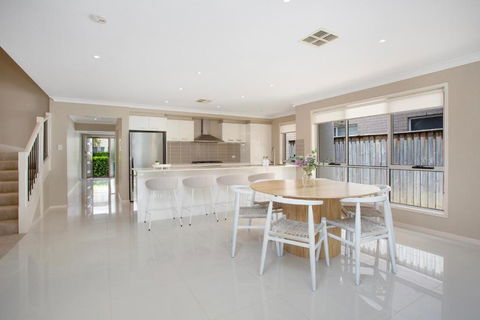 Entire Home In Park Central - Family-Friendly Getaway - Walk To Parks, Shops And Transport In Macarthur - Accommodation Georgetown 3