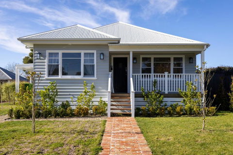 FOREST CORNER - 3 BEDROOM WEATHERBOARD, TRENTHAM - Accommodation Georgetown 0