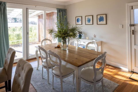 FOREST CORNER - 3 BEDROOM WEATHERBOARD, TRENTHAM - Accommodation Georgetown 1