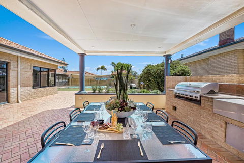 Fun In The Sun Pool Bliss & Ocean Views - Accommodation Georgetown 1