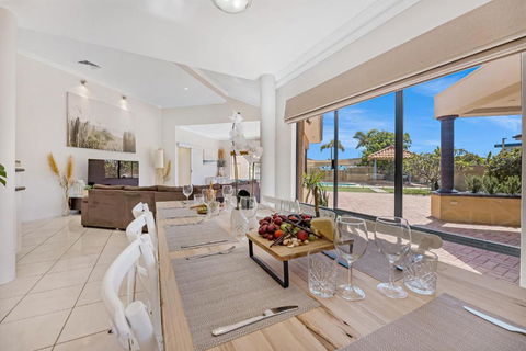 Fun In The Sun Pool Bliss & Ocean Views - Accommodation Georgetown 4