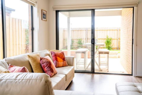 Golden Glow - Expansive Family Home In Bellarine - Accommodation Georgetown 3