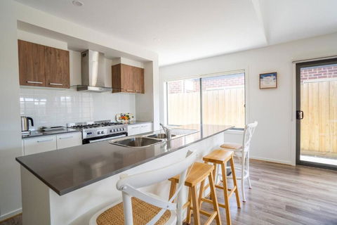 Golden Glow - Expansive Family Home In Bellarine - Accommodation Georgetown 4