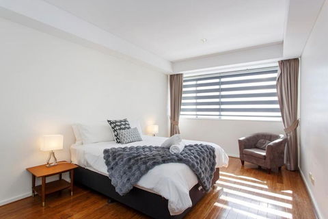 Gallery On High - Large Space With Balcony - Accommodation Georgetown 1