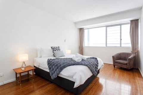 Gallery On High - Large Space With Balcony - Accommodation Georgetown 3