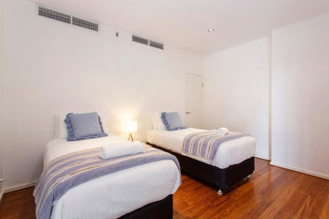 Gallery On High - Large Space With Balcony - Accommodation Georgetown 2