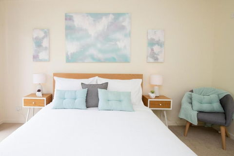 Generous 2-Bed Townhouse With A Private Balcony - Accommodation Georgetown 2