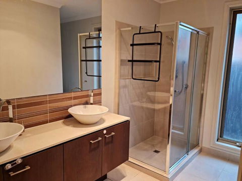 Generous 4 Bedroom Home Close To Park And Shops - Accommodation Georgetown 2