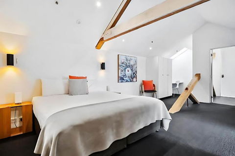 Gibson Mill Penthouse With Private Balcony - 302 - Accommodation Georgetown 4