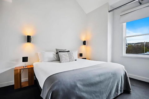 Gibson Mill Penthouse With Private Balcony - 302 - Accommodation Georgetown 2