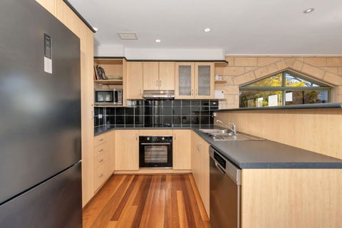 Glacialis 6 - Accommodation Georgetown 2