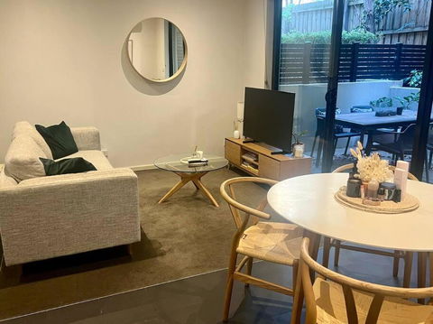 Glen Iris Gem - Modern Apartment With Car Park - Accommodation Georgetown 3