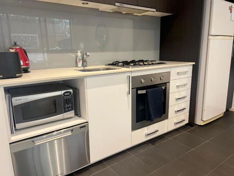 Glen Iris Gem - Modern Apartment With Car Park - Accommodation Georgetown 4