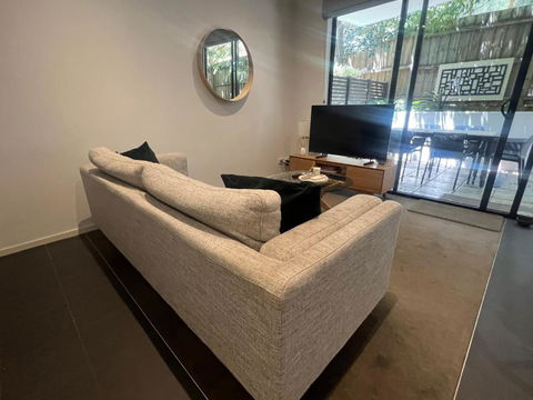 Glen Iris Gem - Modern Apartment With Car Park - Accommodation Georgetown 2