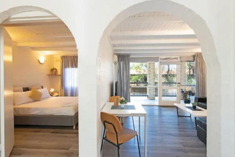 Glenelg Getaway - 2BR, Parking And Free Wine - Accommodation Georgetown 1