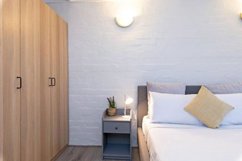 Glenelg Getaway - 2BR, Parking And Free Wine - Accommodation Georgetown 3