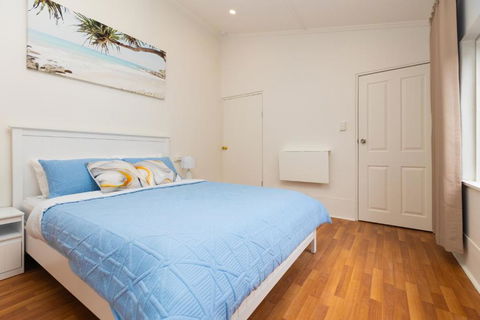 Glenelg Modern Studio, QBed,Wifi - Accommodation Georgetown 0