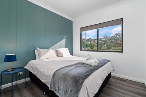 Glenowrie Cottage - 1 King 2 Singles Near Cadia - Accommodation Georgetown 0