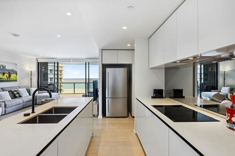 Glorious Ocean Views 2-Bed Pool & Amenities - Accommodation Georgetown 3