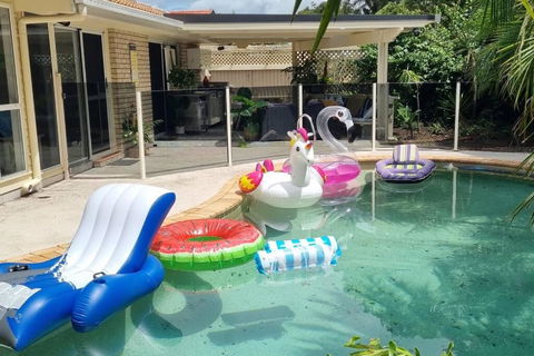 Gold Coast 6 BR House With Pool - Accommodation Georgetown 1