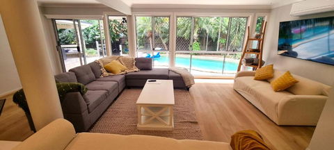 Gold Coast 6 BR House With Pool - Accommodation Georgetown 3