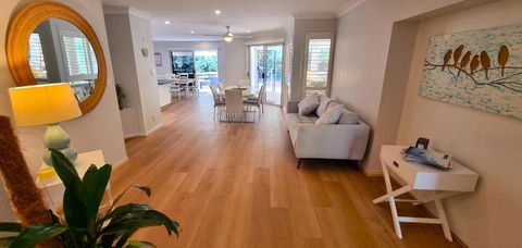 Gold Coast 6 BR House With Pool - Accommodation Georgetown 4