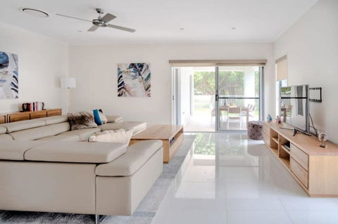Golden Beach Family Home With Pool - Accommodation Georgetown 1