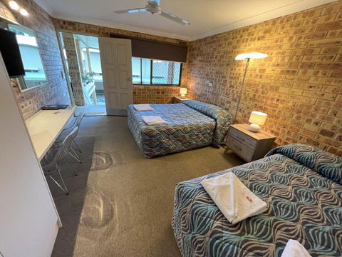 Golden Beach Motor Inn, Caloundra - Accommodation Georgetown 2