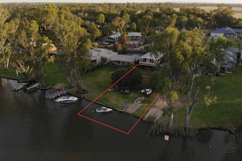 Golden Mile - On The Waterfront - Accommodation Georgetown 0
