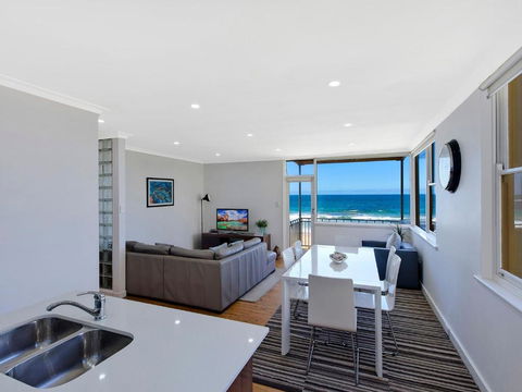 Golden Sands 1 - Absolute Beachfront - Accommodation Georgetown 2