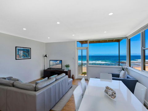 Golden Sands 1 - Absolute Beachfront - Accommodation Georgetown 0
