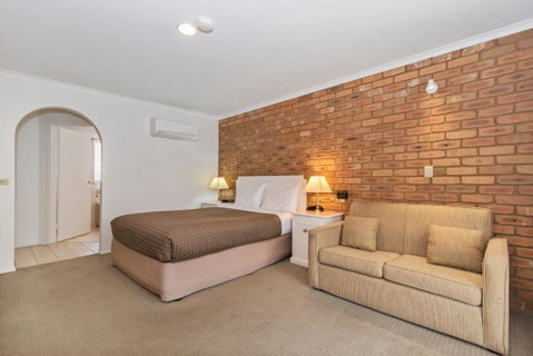 Golden Square Motor Inn - Accommodation Georgetown 0