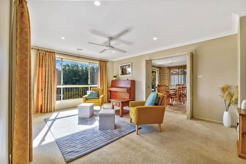 Goldfinch Way Stunning & Spacious Home Sleeps 11 - Accommodation Georgetown 1