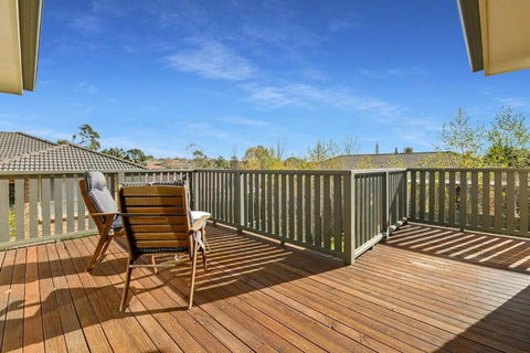 Goldfinch Way Stunning & Spacious Home Sleeps 11 - Accommodation Georgetown 3